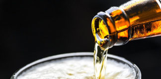 W czym serwować grzańca gościom restauracji?