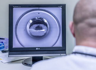 Problem klaustrofobii podczas rezonansu magnetycznego. Jak sobie z tym radzić