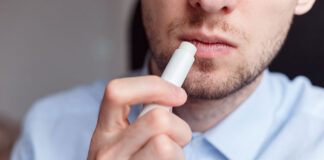 Pomadka chroniąca usta zimą