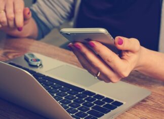 Jak schować telefon bez kieszeni?