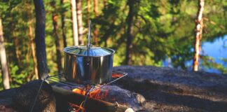 Ile kosztuje doba na polu namiotowym nad morzem?