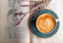 Jak równo rozprowadzić krem na torcie?