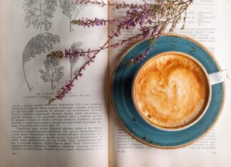 Jak równo rozprowadzić krem na torcie? Jak równo rozprowadzić krem na torcie?