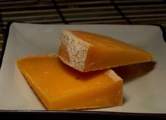 Dlaczego Mimolette jest pomarańczowy? Dlaczego Mimolette jest pomarańczowy?