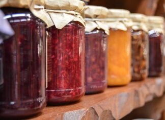 Czy masę cukrową można zalać galaretką?