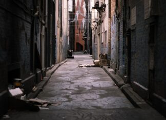 Czy trzeba płacić za śmieci w dwóch miejscach?