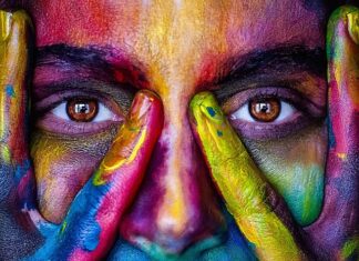 Czy farba kredowa brudzi?